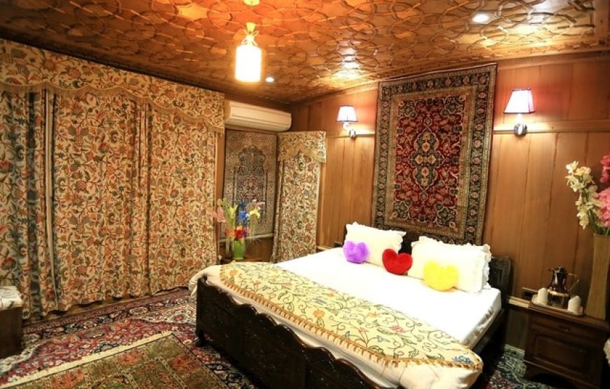 Mughal Palace Houseboat