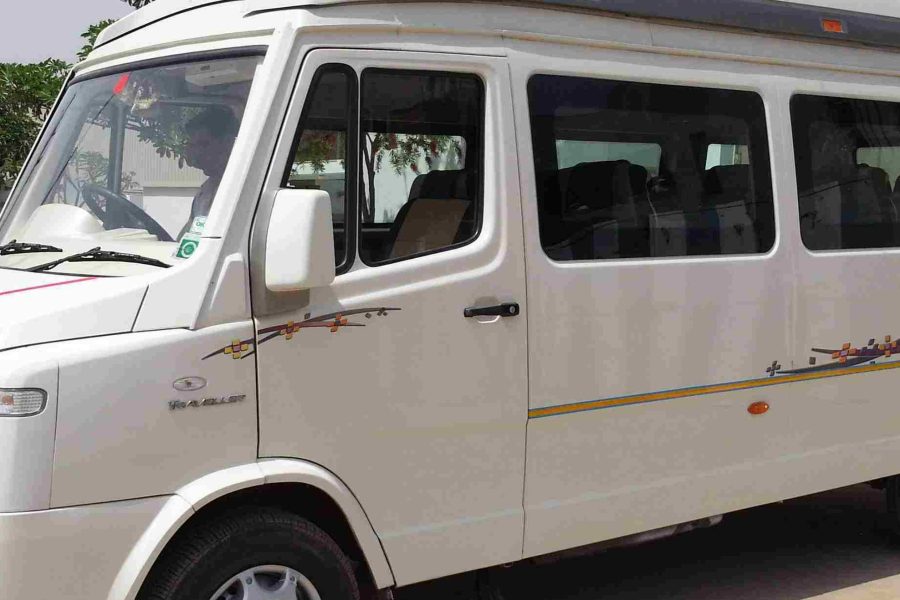 Tempo Traveller (17-seater)